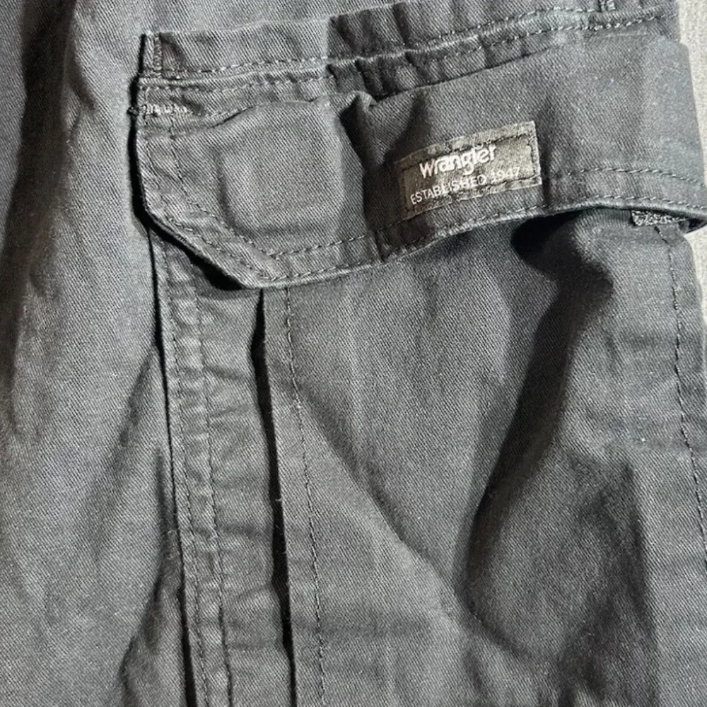 Wrangler Relaxed Fit Cargo 42x30 - Picture 5 of 8